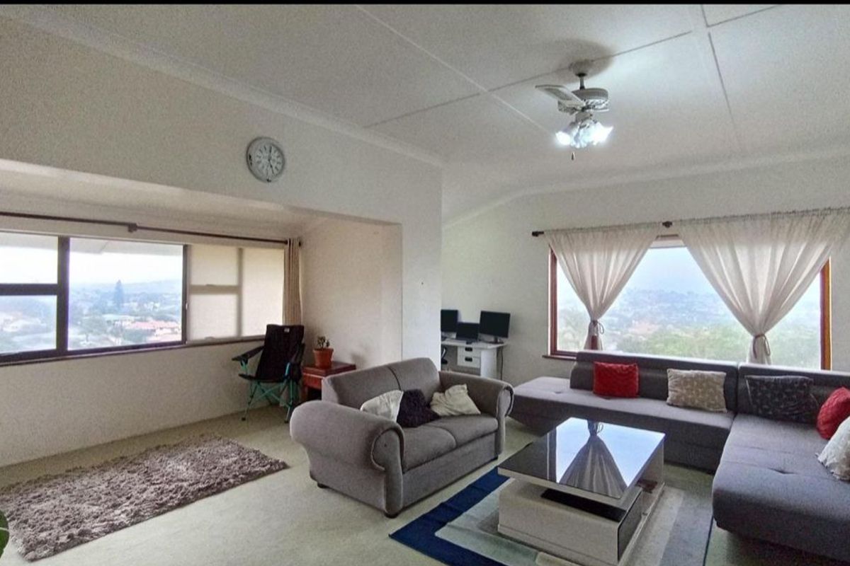 Stylish 4 Bedroom Home With Granny Flat - Photo 2