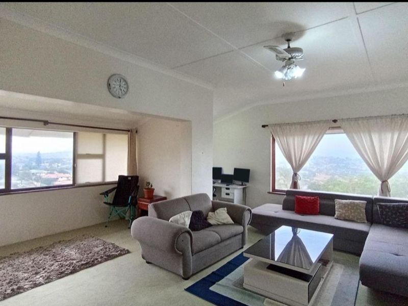 Stylish 4 Bedroom Home With Granny Flat - Photo 2