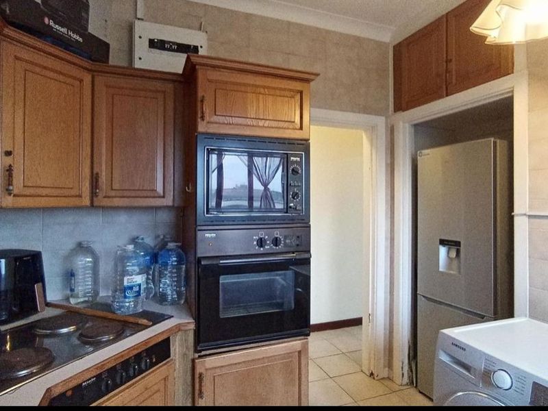 Stylish 4 Bedroom Home With Granny Flat - Photo 5