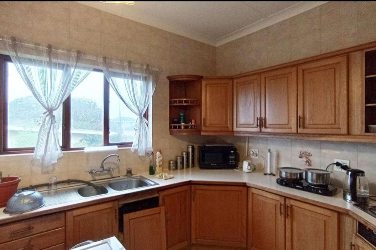 Stylish 4 Bedroom Home With Granny Flat - Photo 4