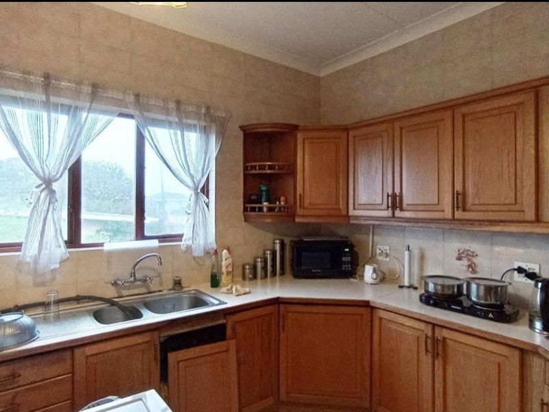 Stylish 4 Bedroom Home With Granny Flat - Photo 4