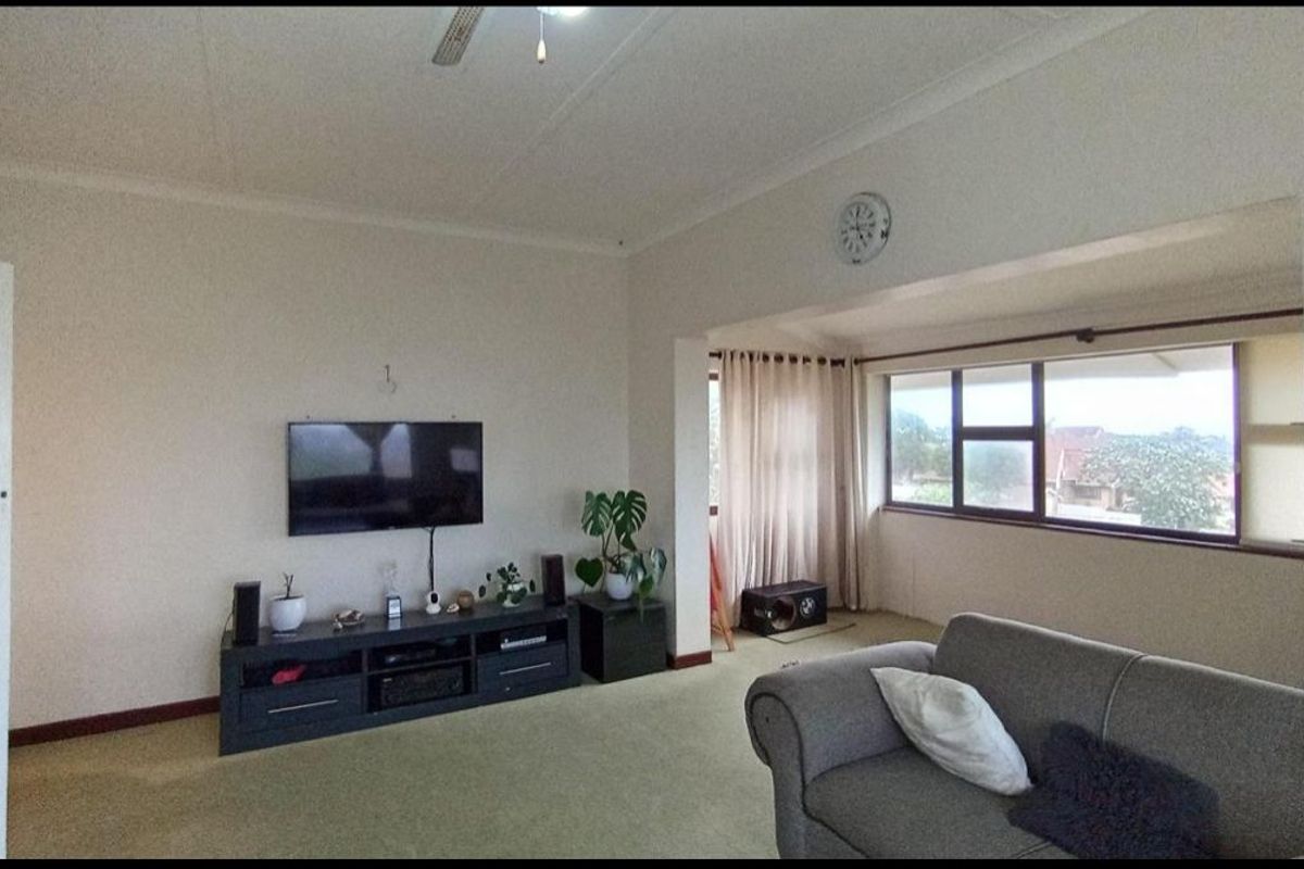 Stylish 4 Bedroom Home With Granny Flat - Photo 3