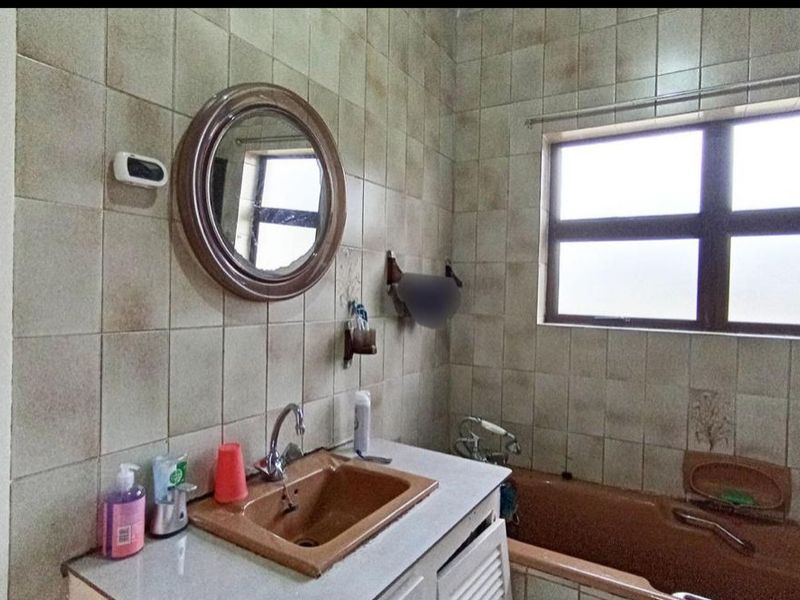 Stylish 4 Bedroom Home With Granny Flat - Photo 10