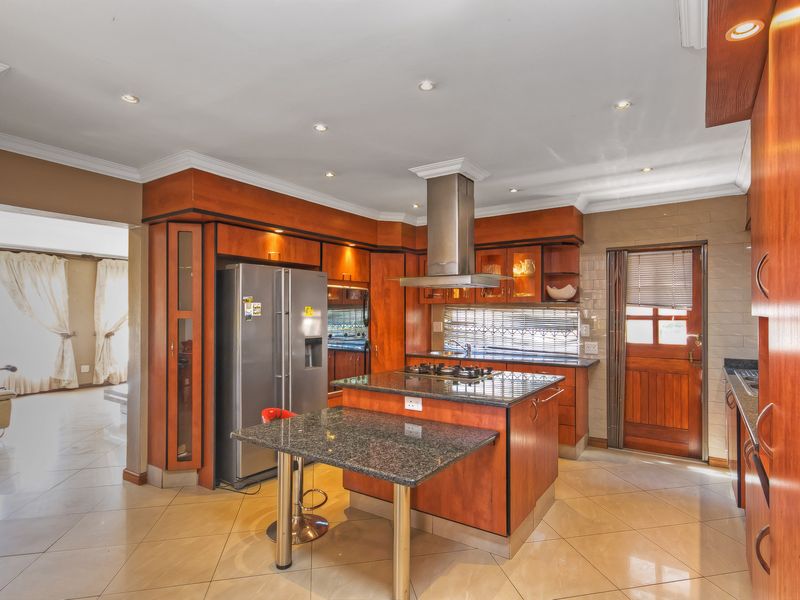 Opportunity Awaits: Transform This Fixer-Upper into Your Dream Home - Photo 3