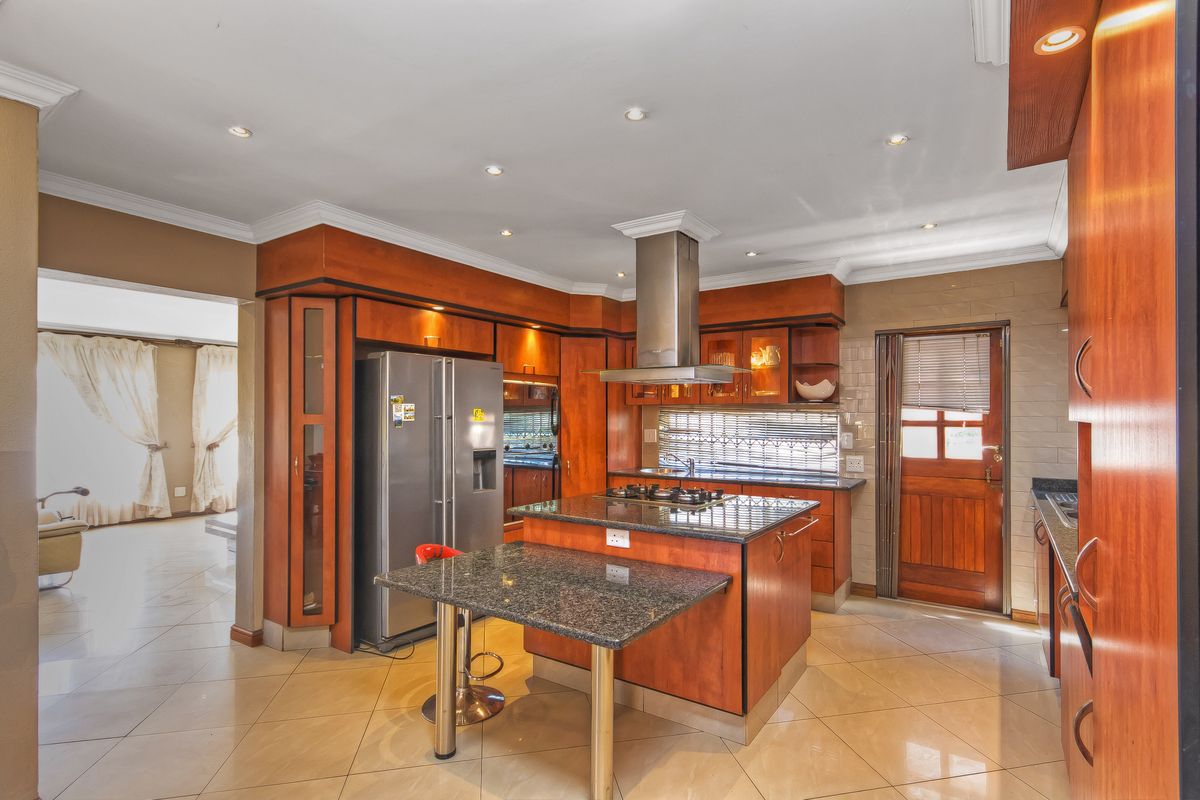 Opportunity Awaits: Transform This Fixer-Upper into Your Dream Home - Photo 3