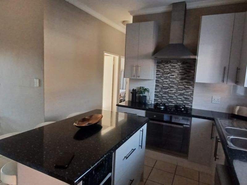 A True Gem in the Secure Terra Nova Estate – Full Title & Pet Friendly - Photo 6