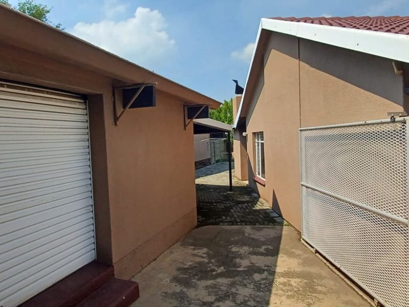 Spacious Family Home on a Large Stand – Secunda - Photo 3