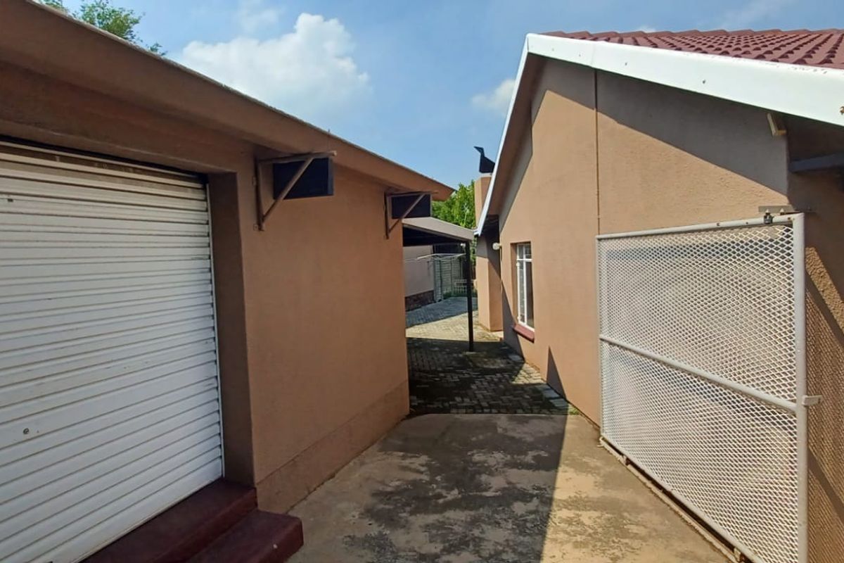 Spacious Family Home on a Large Stand – Secunda - Photo 3