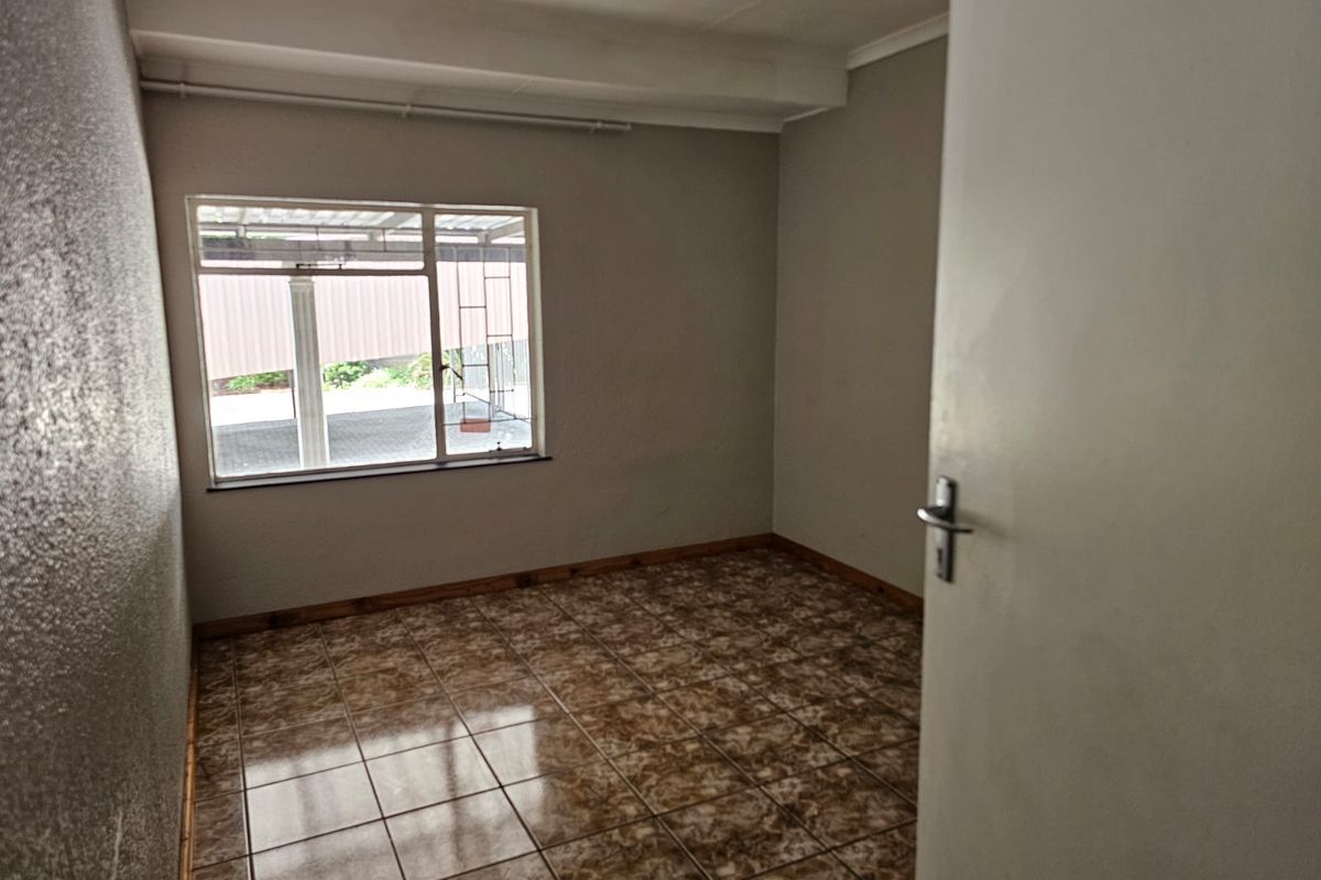 Spacious Family Home on a Large Stand – Secunda - Photo 5