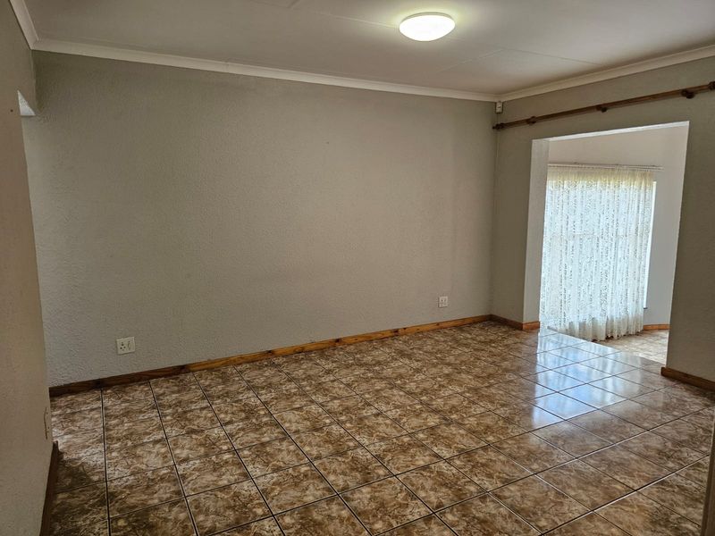Spacious Family Home on a Large Stand – Secunda - Photo 4