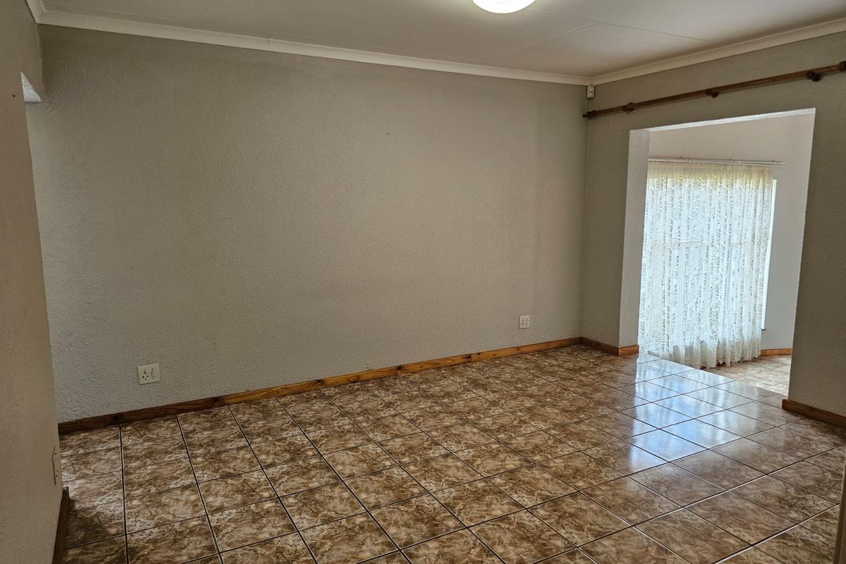 Spacious Family Home on a Large Stand – Secunda - Photo 4