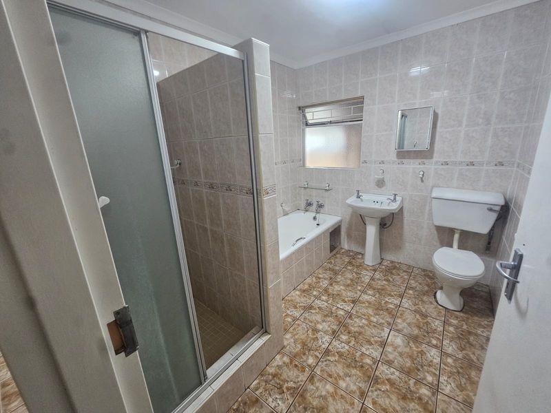 Spacious Family Home on a Large Stand – Secunda - Photo 2