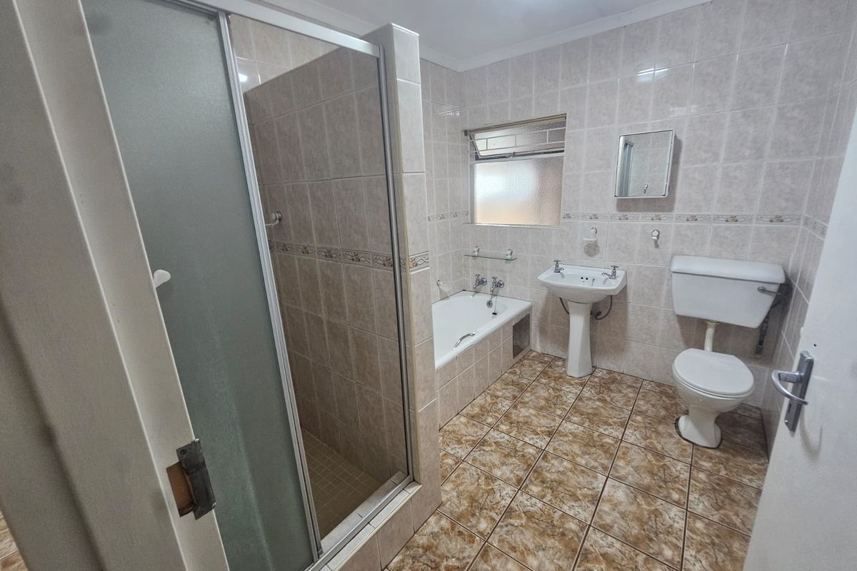 Spacious Family Home on a Large Stand – Secunda - Photo 2