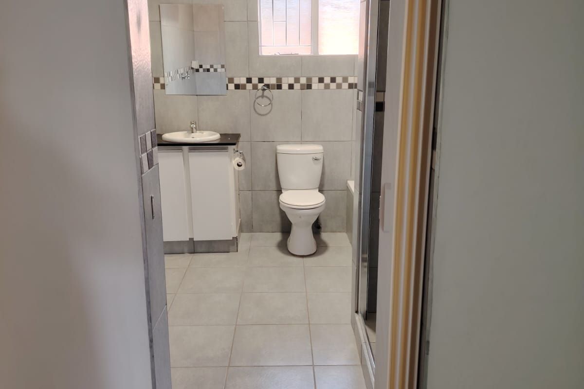 Flat for sale in Nigel central,in safe area - Photo 5