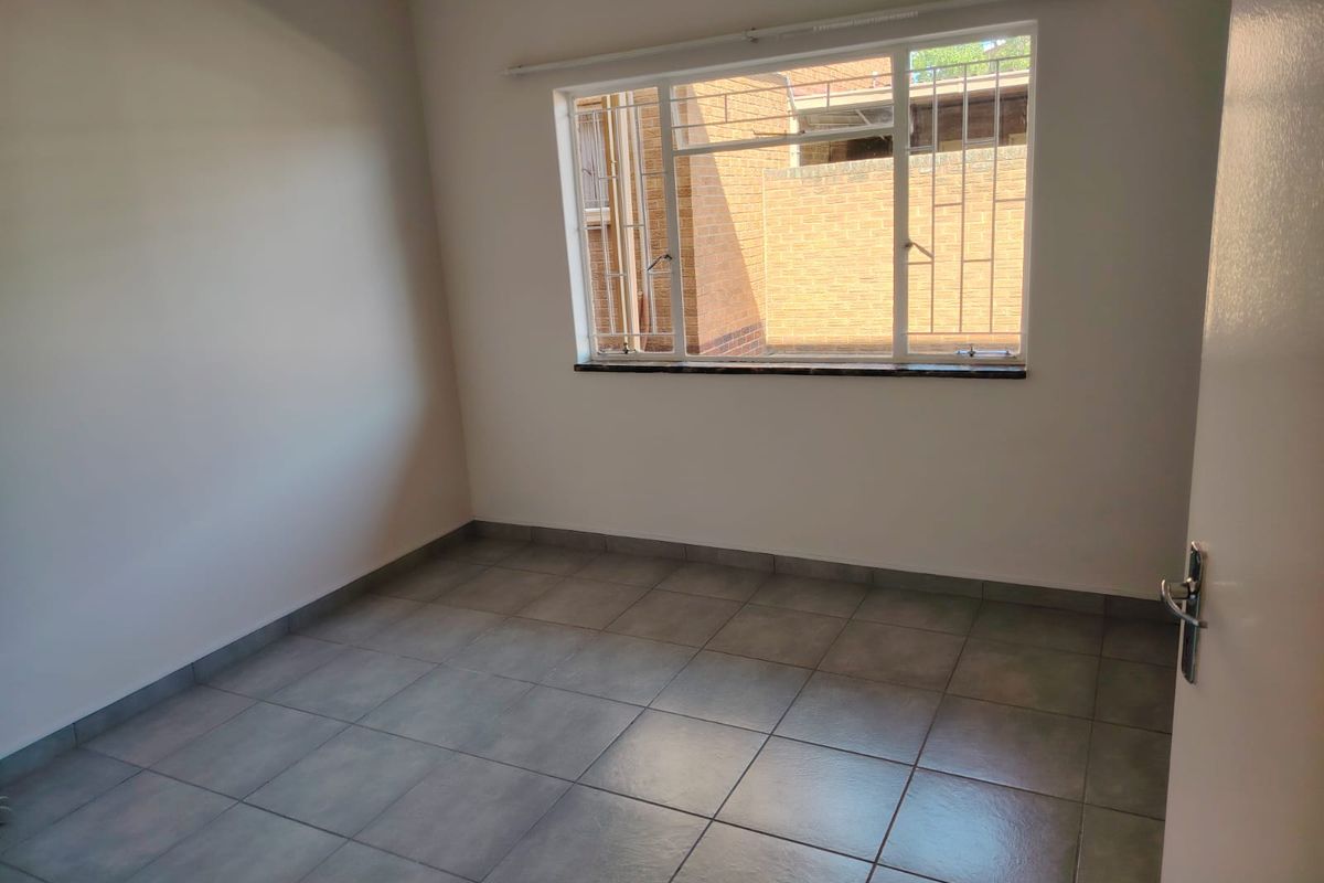 Flat for sale in Nigel central,in safe area - Photo 4