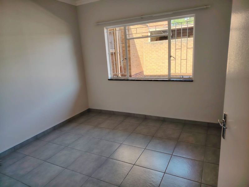 Flat for sale in Nigel central,in safe area - Photo 4
