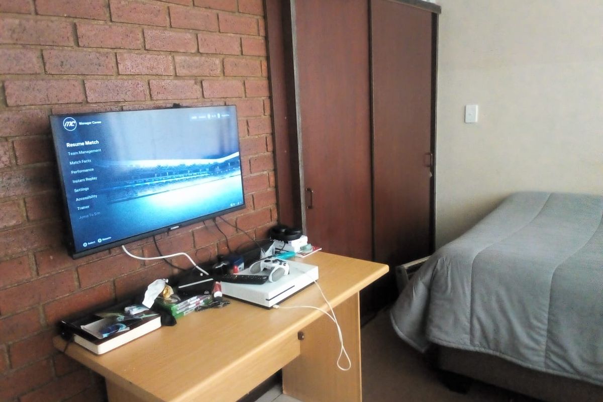 Arpartment for sale in Braamfontein. - Photo 5