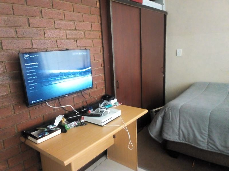 Arpartment for sale in Braamfontein. - Photo 5