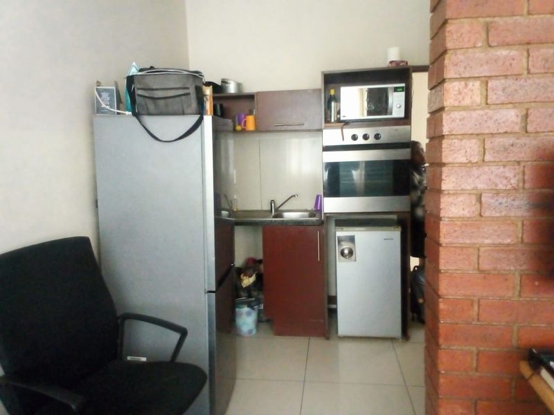 Arpartment for sale in Braamfontein. - Photo 3