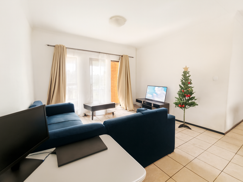 Modern Top Floor Apartment in Secure Manor Park Estate, Randpark Ridge - Photo 8