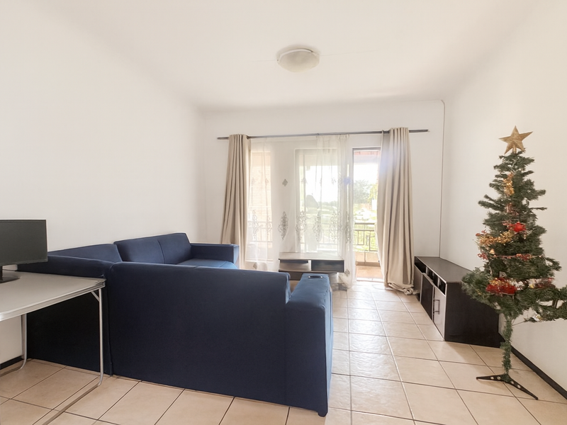 Modern Top Floor Apartment in Secure Manor Park Estate, Randpark Ridge - Photo 7