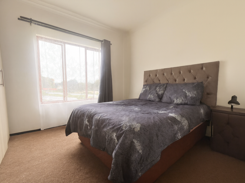 Modern Top Floor Apartment in Secure Manor Park Estate, Randpark Ridge - Photo 10