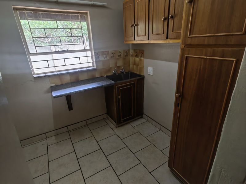 Spacious 5 bedroom 2 bathroom Lounge with study and a swimming pool home in a quiet neighborhood . - Photo 7