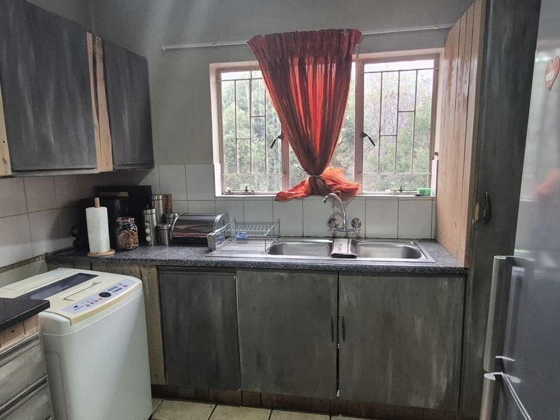 2 Bedroom 2 Bathroom apartment for sale in die Hoewes - Photo 5