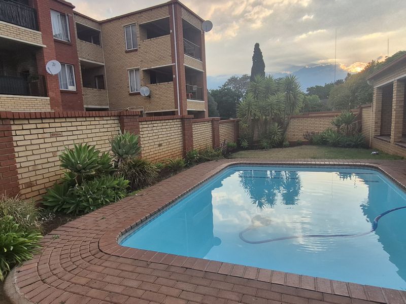 2 Bedroom 2 Bathroom apartment for sale in die Hoewes - Photo 1