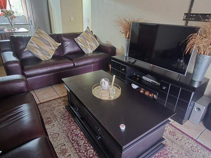 2 Bedroom 2 Bathroom apartment for sale in die Hoewes - Photo 9