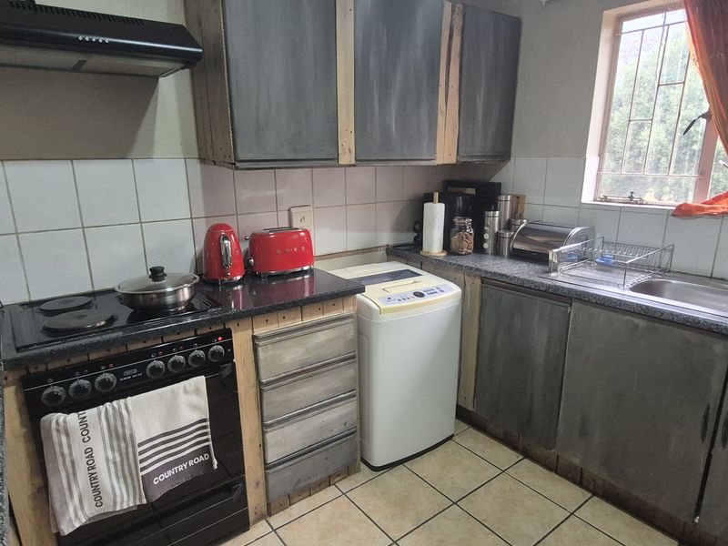 2 Bedroom 2 Bathroom apartment for sale in die Hoewes - Photo 3