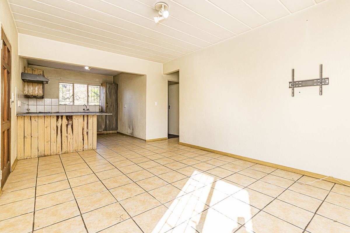 2 Bedroom 2 Bathroom apartment for sale in die Hoewes - Photo 5