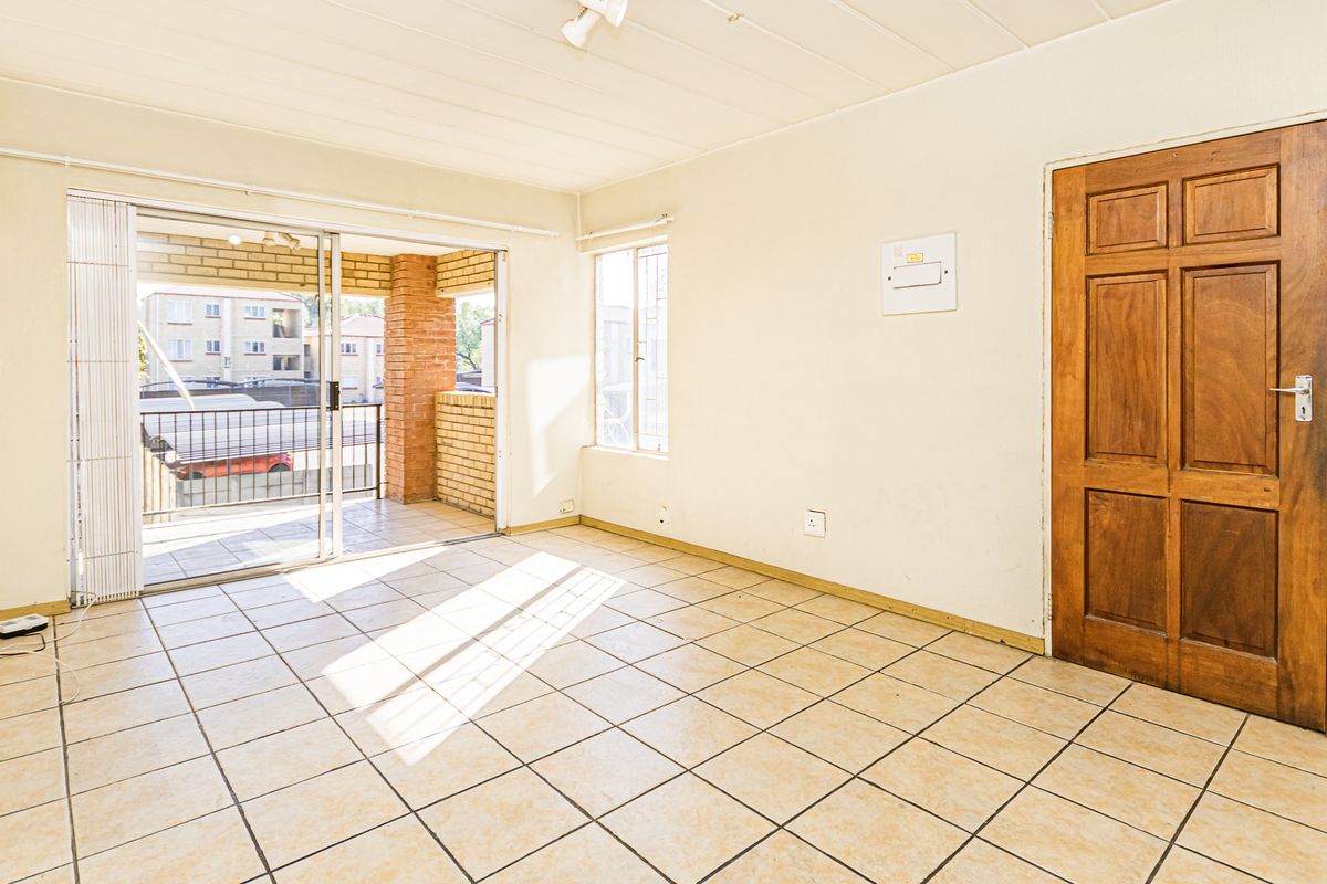 2 Bedroom 2 Bathroom apartment for sale in die Hoewes - Photo 3