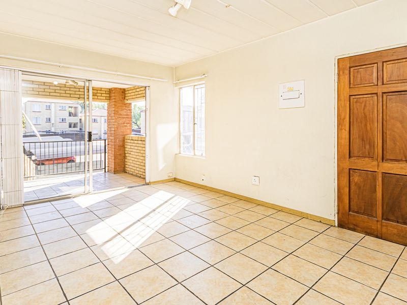 2 Bedroom 2 Bathroom apartment for sale in die Hoewes - Photo 3