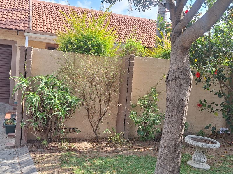 Spacious, beautiful and well maintained garden- Your Perfect Home Awaits! - Photo 9