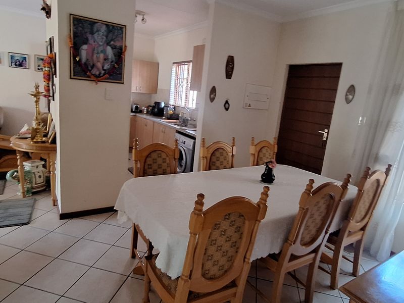 Spacious, beautiful and well maintained garden- Your Perfect Home Awaits! - Photo 7