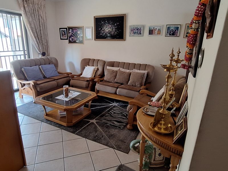 Spacious, beautiful and well maintained garden- Your Perfect Home Awaits! - Photo 8