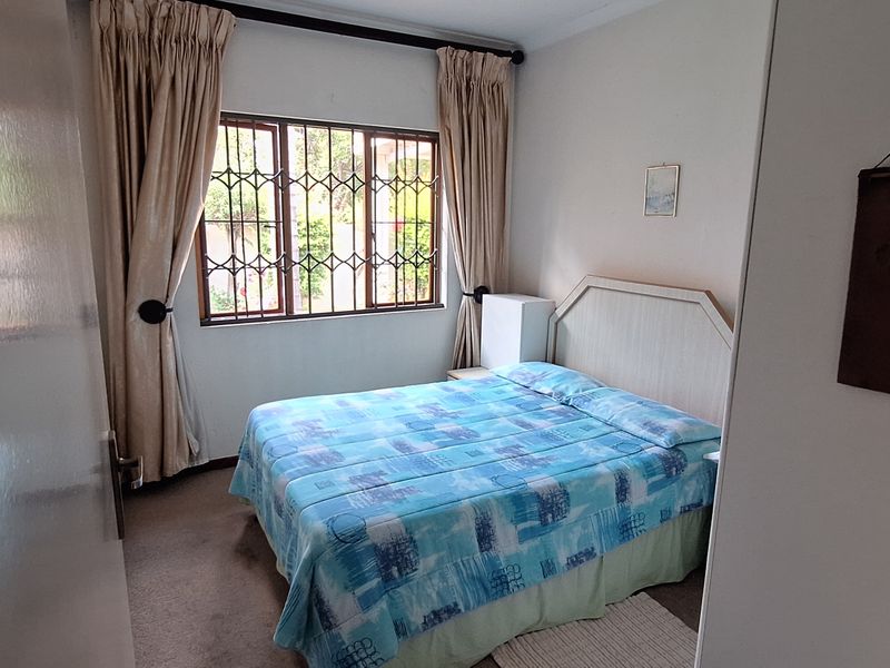 Spacious, beautiful and well maintained garden- Your Perfect Home Awaits! - Photo 6