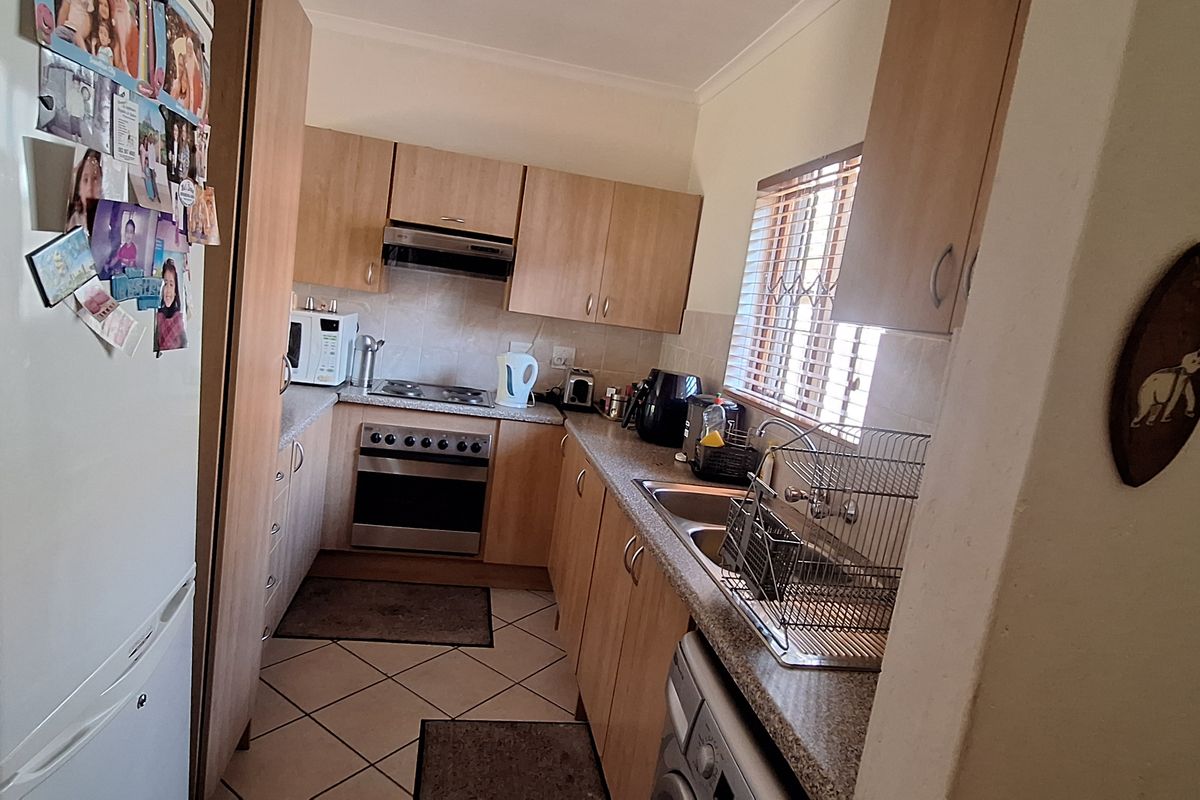 Spacious, beautiful and well maintained garden- Your Perfect Home Awaits! - Photo 4