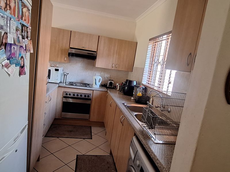 Spacious, beautiful and well maintained garden- Your Perfect Home Awaits! - Photo 4