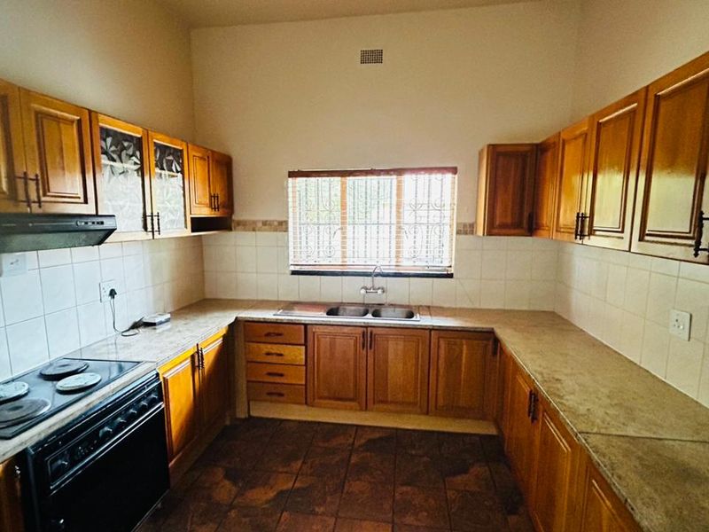 Charming 2-Bedroom flat for sale Louis Trichardt - Photo 5