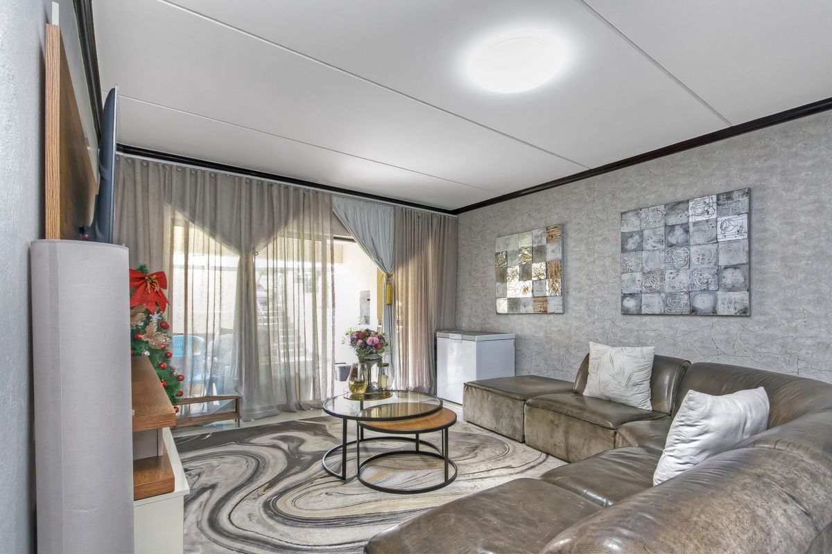 The Definition Of Modern! - Photo 2