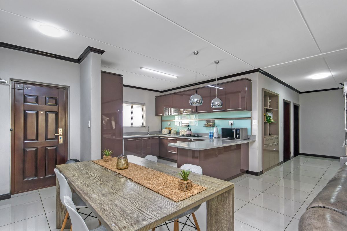 The Definition Of Modern! - Photo 4
