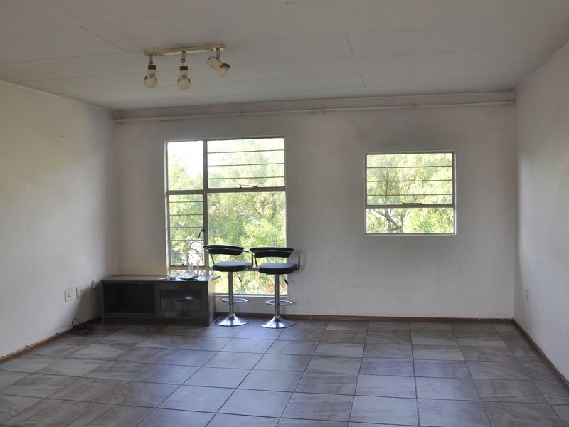 Attractive First Floor Apartment in Silkwood Complex - Photo 7