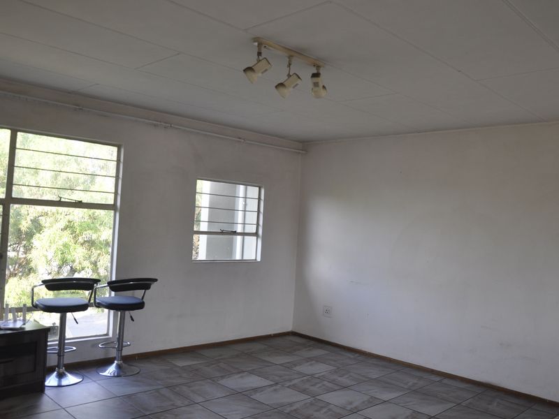 Attractive First Floor Apartment in Silkwood Complex - Photo 6