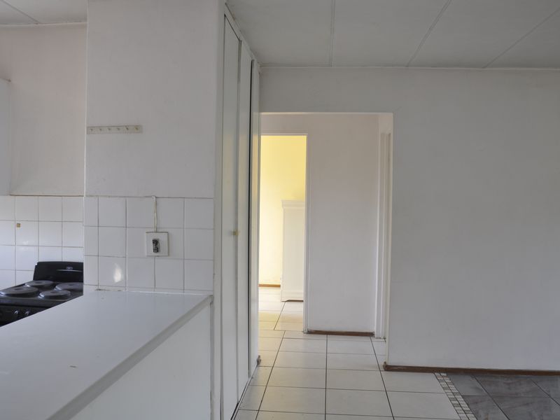 Attractive First Floor Apartment in Silkwood Complex - Photo 4