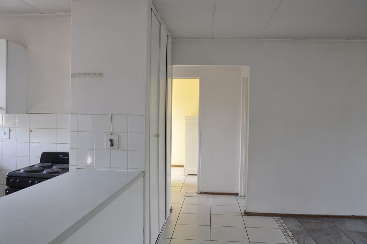 Attractive First Floor Apartment in Silkwood Complex - Photo 4