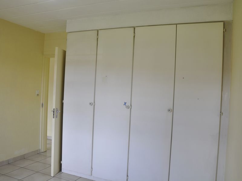 Attractive Ground Floor Apartment in Rosewood Complex - Photo 8