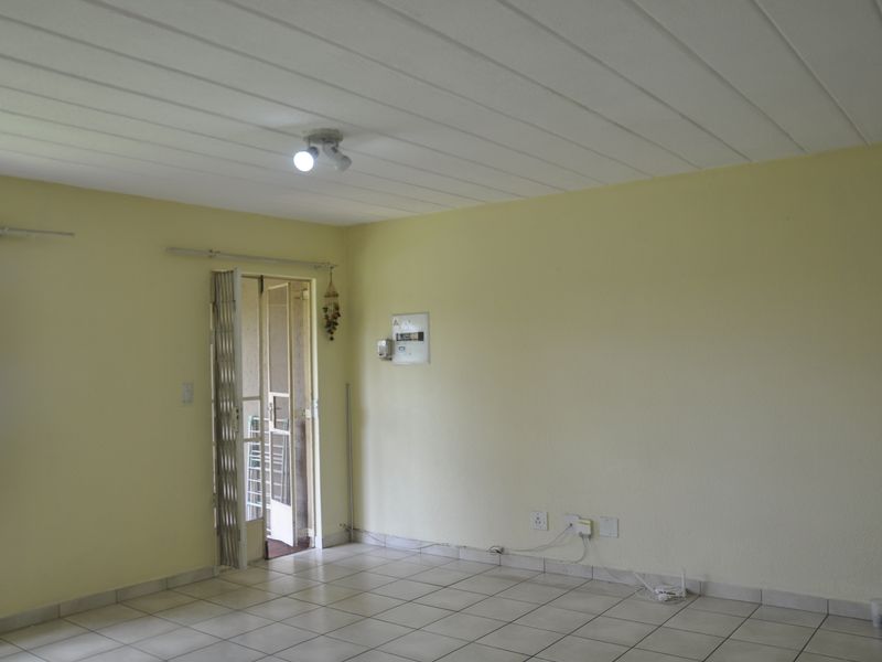 Attractive Ground Floor Apartment in Rosewood Complex - Photo 6