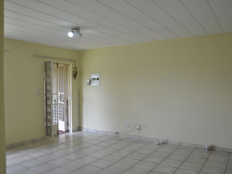 Attractive Ground Floor Apartment in Rosewood Complex - Photo 5